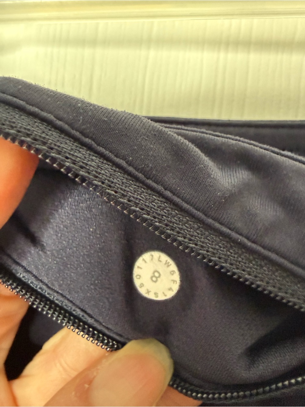 LULULEMON Black Pace Rival Crop 22” Medium Rise Pockets Luxtreme Leggings Sz 8 - Picture 2 of 14